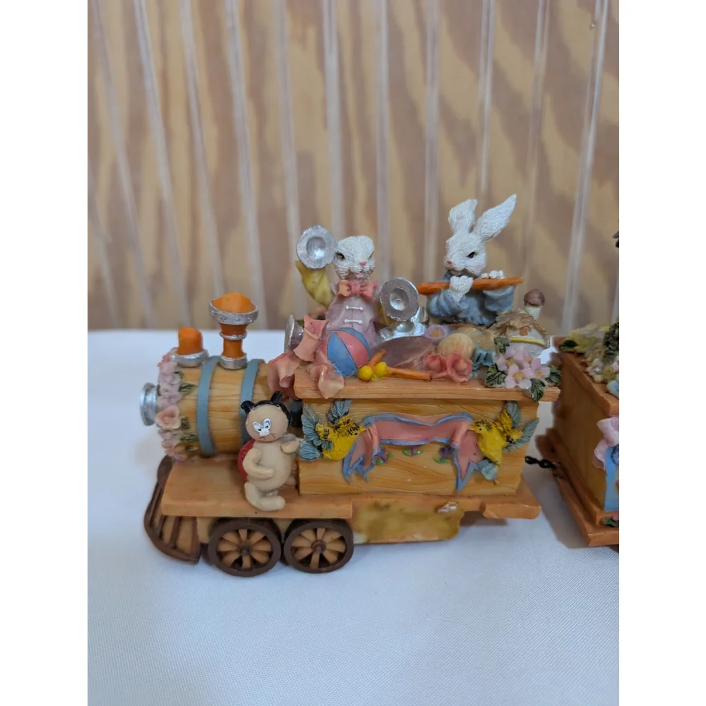 Vintage Easter Bunny Themed Figurine Train w/ Connecting Cars (set of 3)